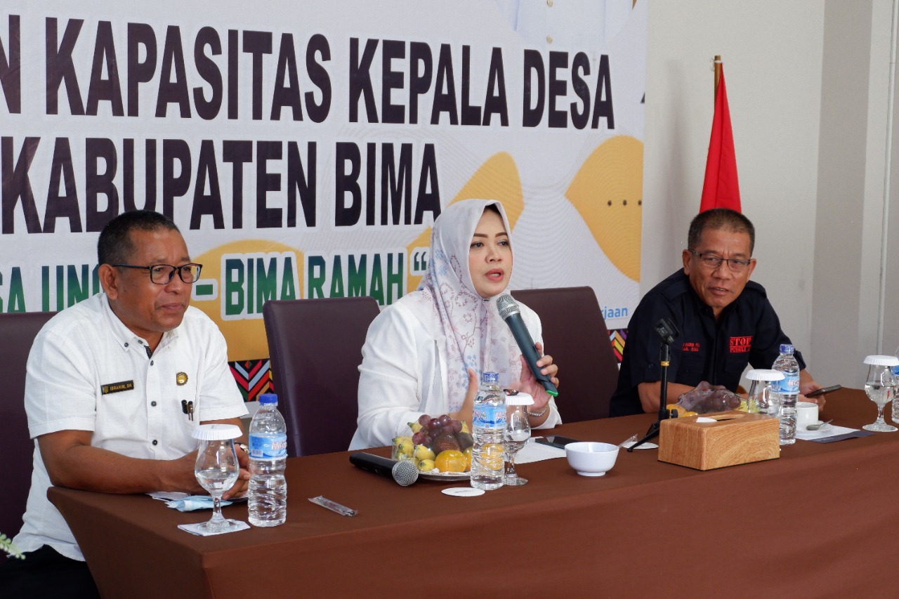 Bupati Bima Beri Pembekalan 57 Kades Baru
