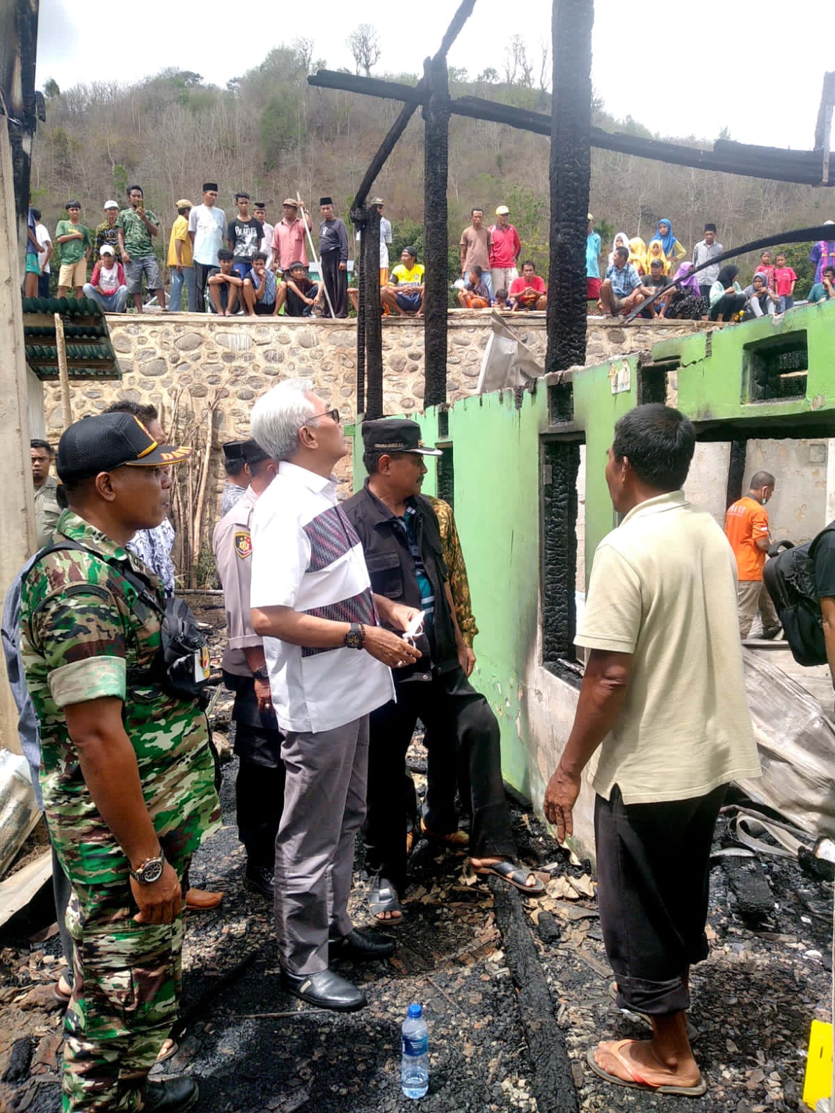 Wabup Dahlan Kunjungi Korban Kebakaran Desa Sari-Sape