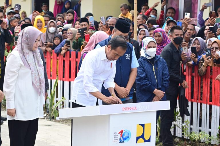 Presiden Jokowi Resmikan Huntap Pascabencana Seroja di Desa Tambe,Kabupaten Bima NTB