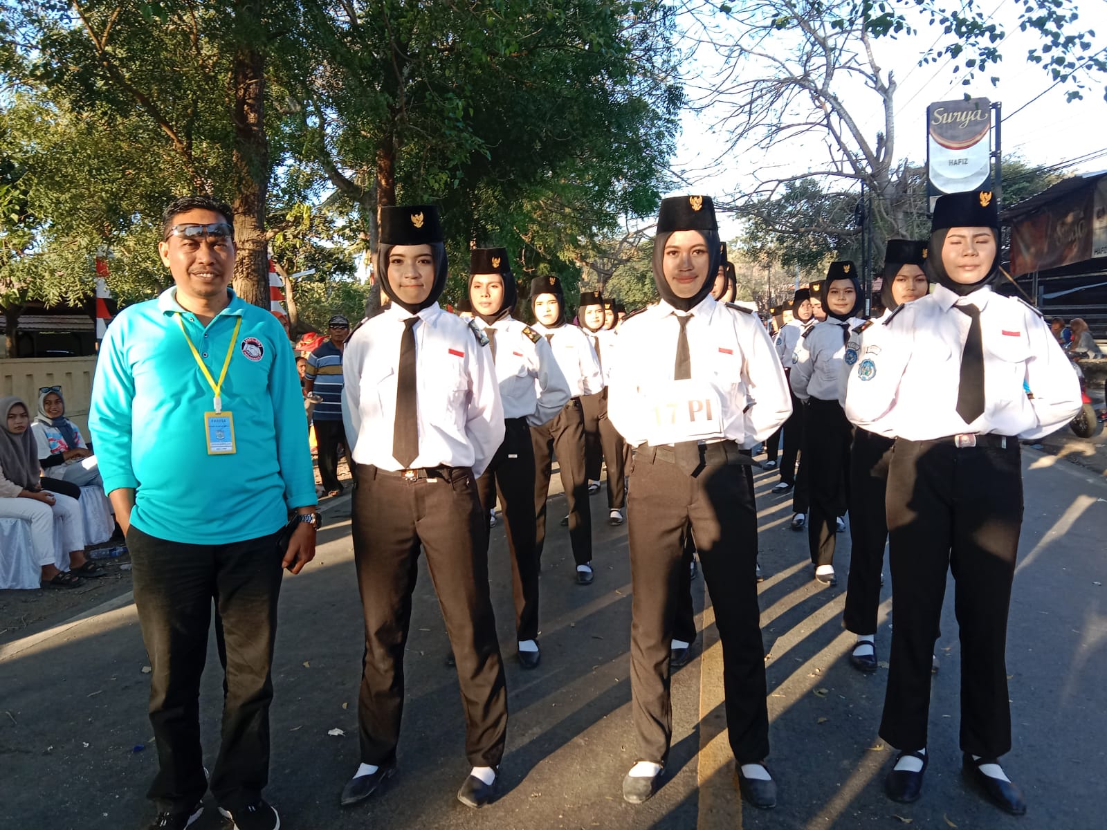 SMA Negeri 2 Woha Ikut Lomba Gerak Jalan Indah Tingkat KCD Dikbud,Meriahkan HUT Ke-78 RI,