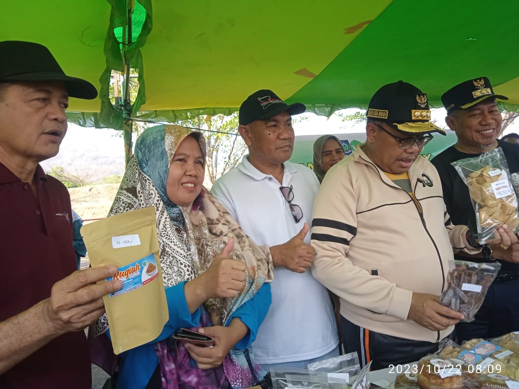 Kendalikan Inflasi, Pj. Gubernur NTB Gelar Pasar Murah Bersama Masyarakat Kota Bima