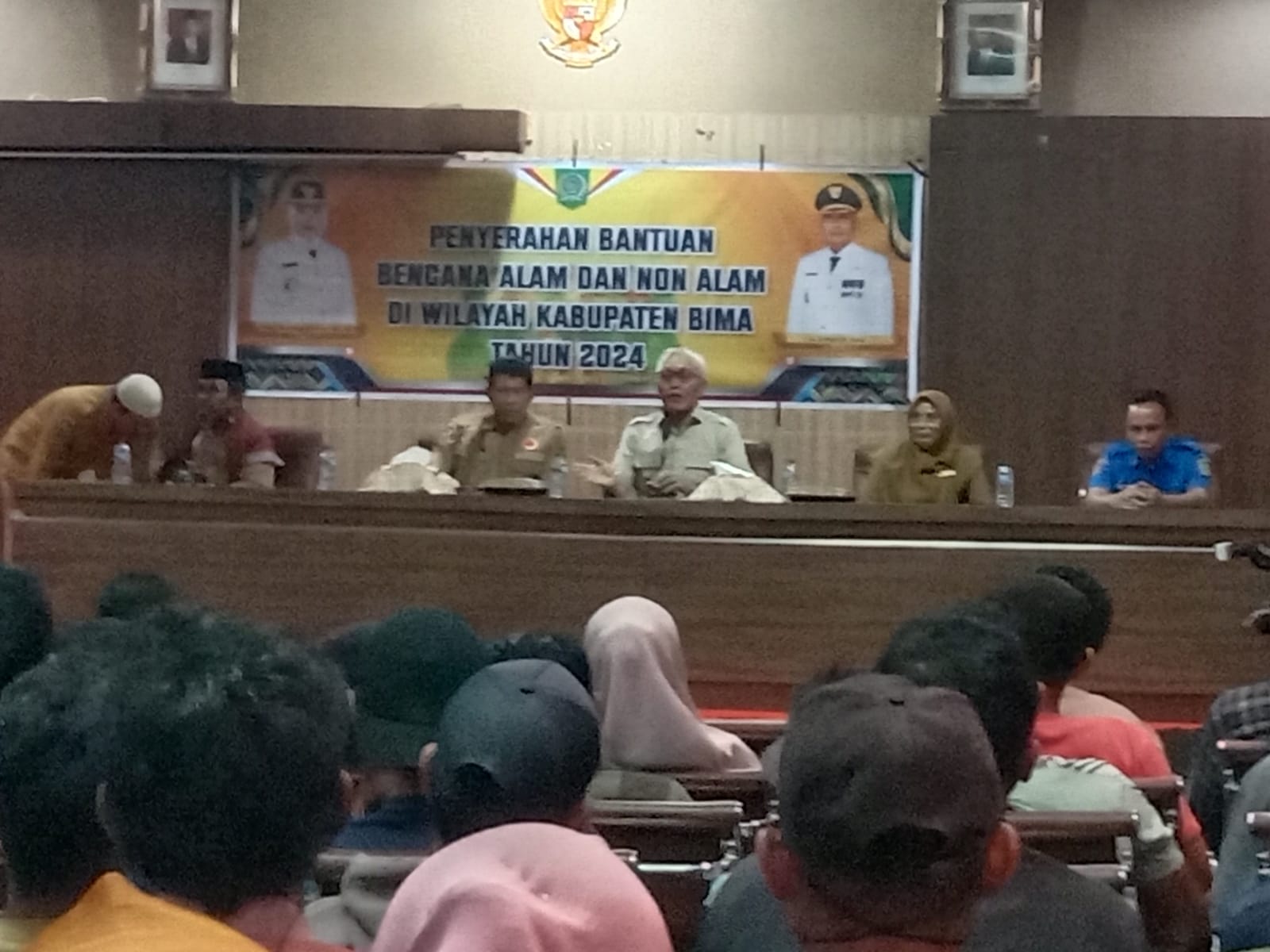 Wakil bupati Bima Menyerahkan Bantuan kepada Bencana alam Dan Non Alam