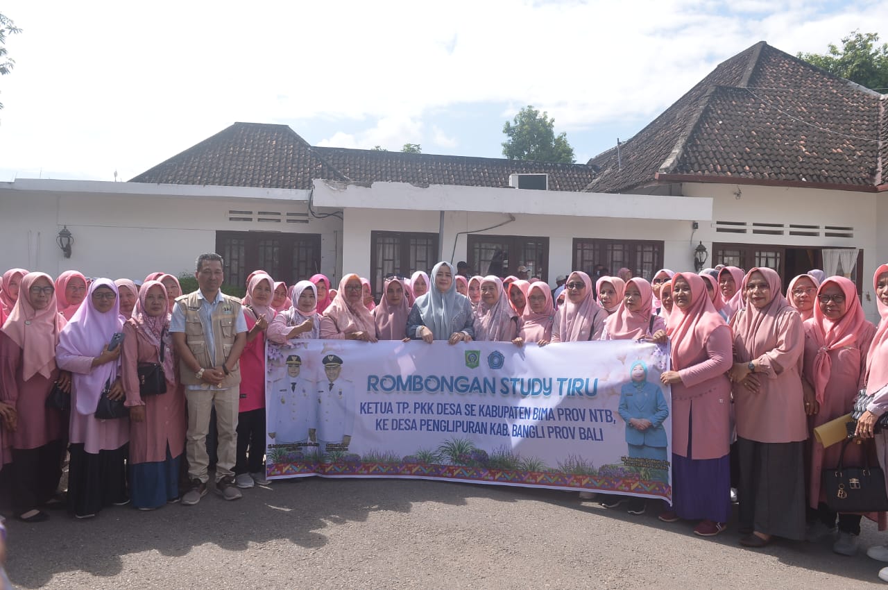Bupati Bima Lepas Peserta Studi Tiru TP.PKK Ke Provinsi Bali