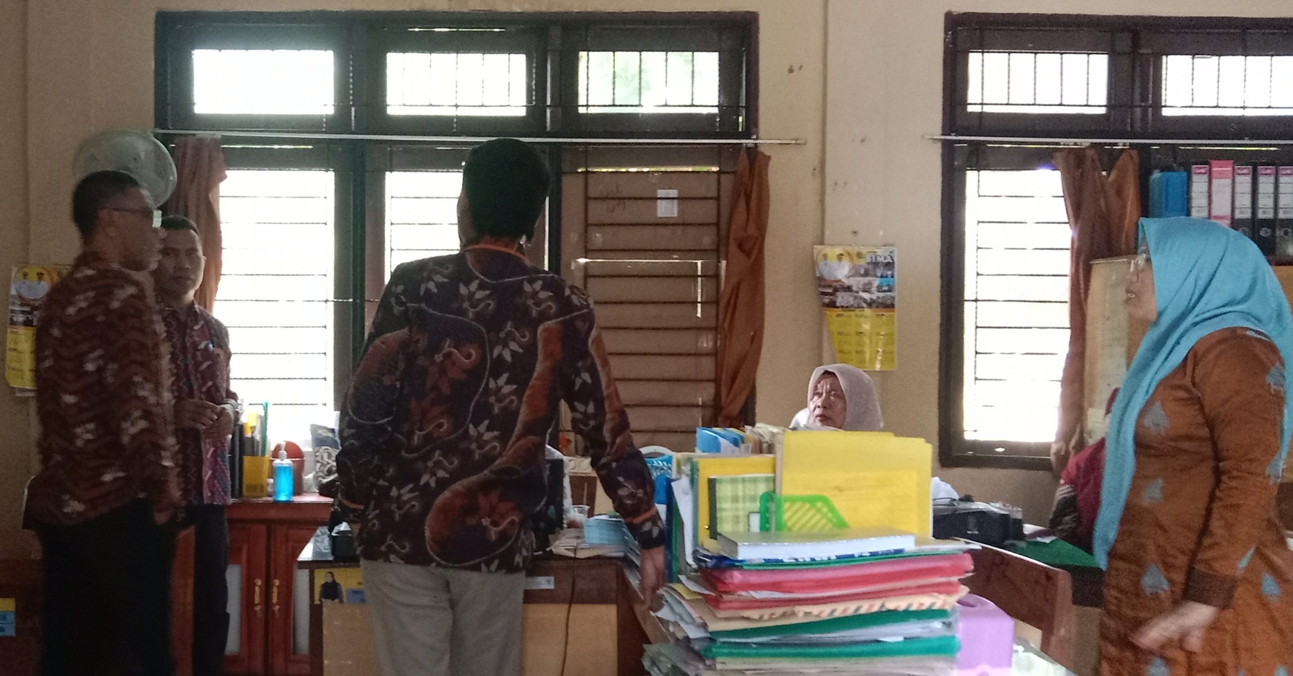 Kepala Dinas Kesehatan  Kabupaten bima   Melakukan Sidak Untuk Mengecek Kehadiran Pegawai