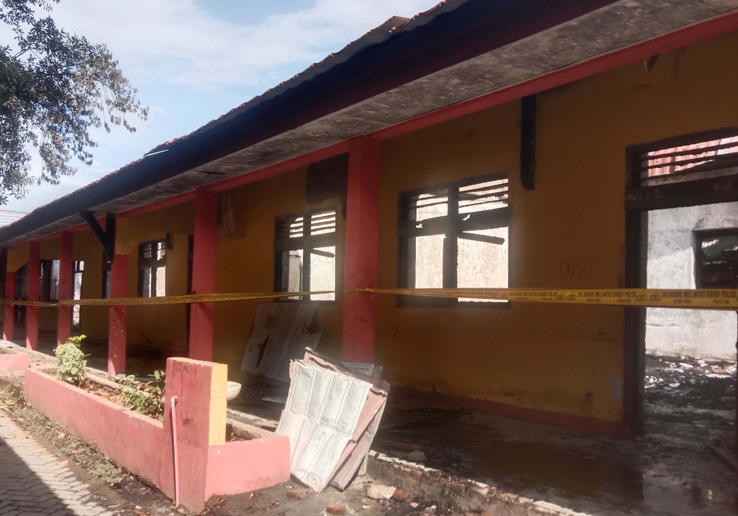 Sijago Merah Melalap  5 Ruang Kelas SMP 1 Woha Kabupaten Bima Tahun 2024