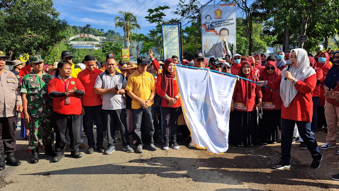 Bupati Bima Lepas Peserta Jalan Sehat HUT PPNI di Wawo